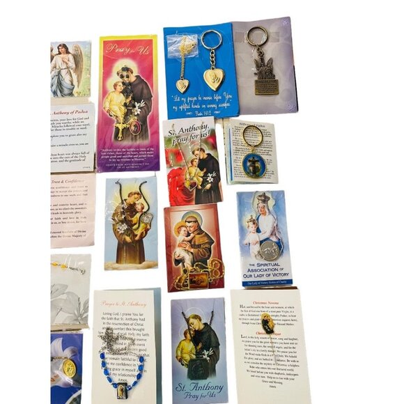 Lot of 16 Assorted Catholic Christian Prayers Cards Jewelry Saints Key Chain Cro - Picture 6 of 8
